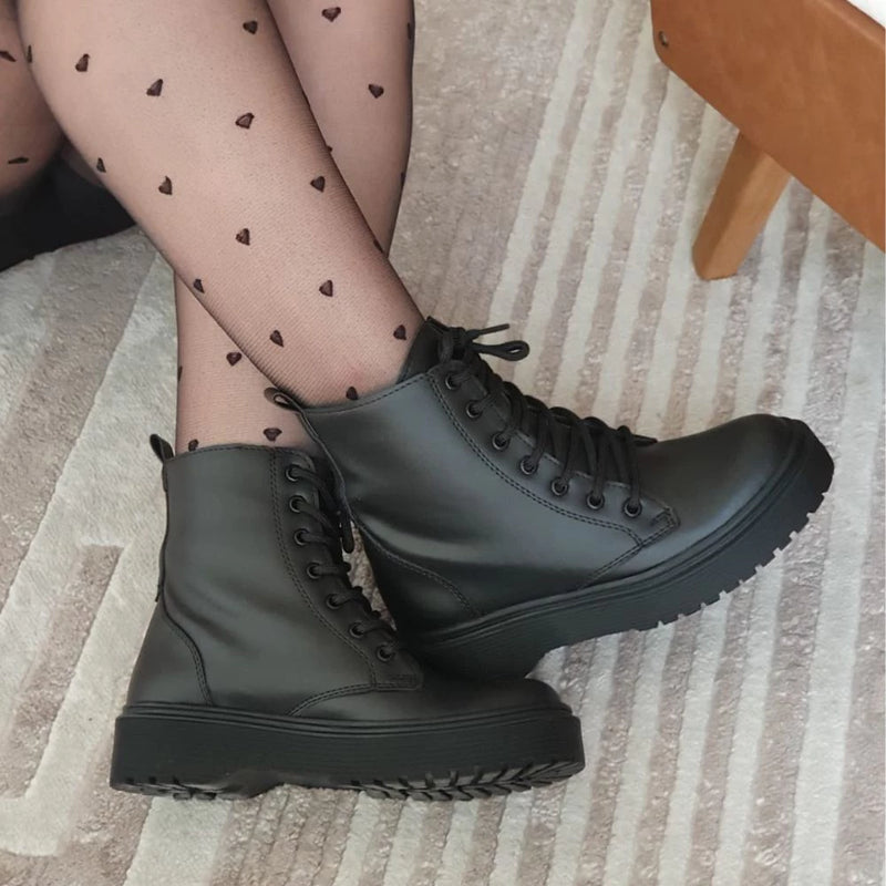 Bota Feminina Axia Coturno Tratorado Blogueira Confortavel